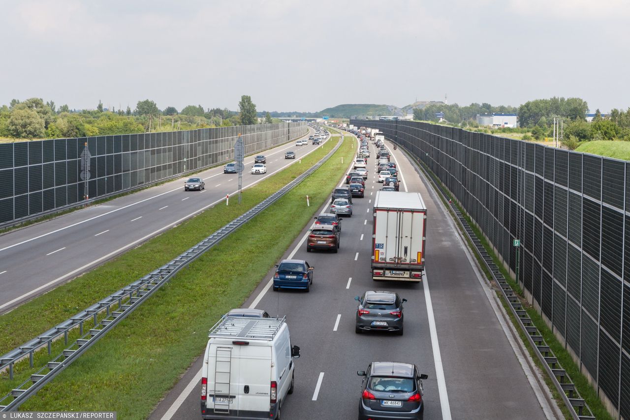 Pożar na A2. Auto stanęło w płomieniach