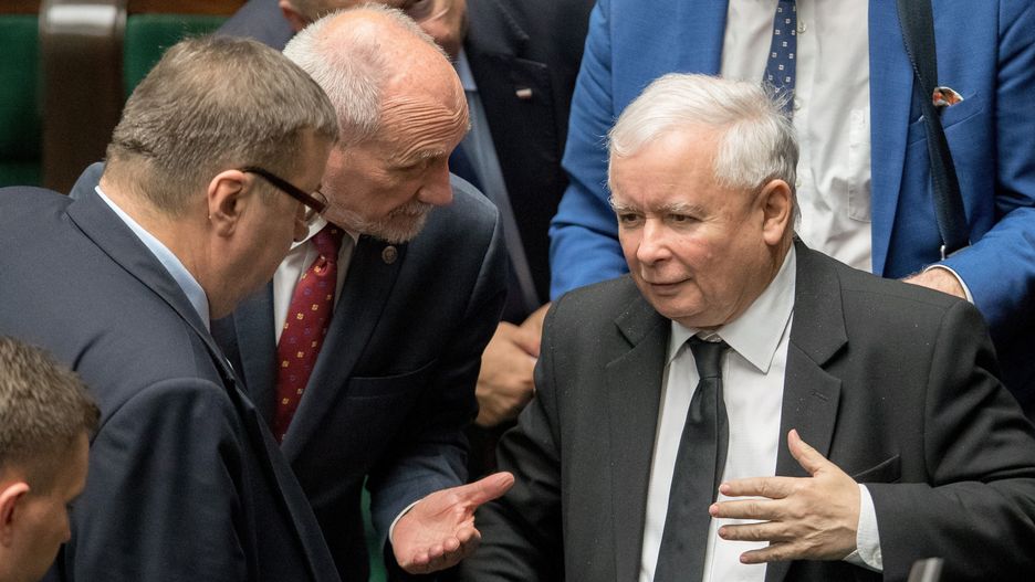 Prawo i Sprawiedliwość wciąż liderem sondaży.