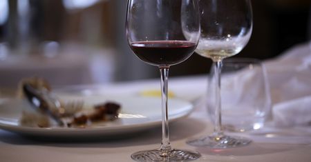 Lubisz wino bezalkoholowe? Lidl ma ich więcej na swoich półkach