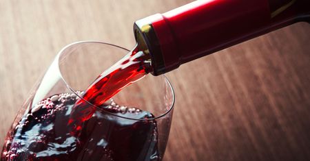 Jak pić, żeby się nie upić? Klienci Tesco znaleźli na to sposób