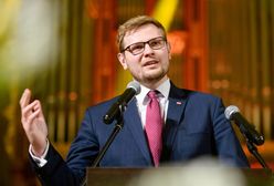 Zakażony koronawirusem minister Michał Woś na otwarciu biura posła klubu PiS w Otwocku. Uczestnicy spotkania trafiają na kwarantannę