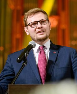 Zakażony koronawirusem minister Michał Woś na otwarciu biura posła klubu PiS w Otwocku. Uczestnicy spotkania trafiają na kwarantannę