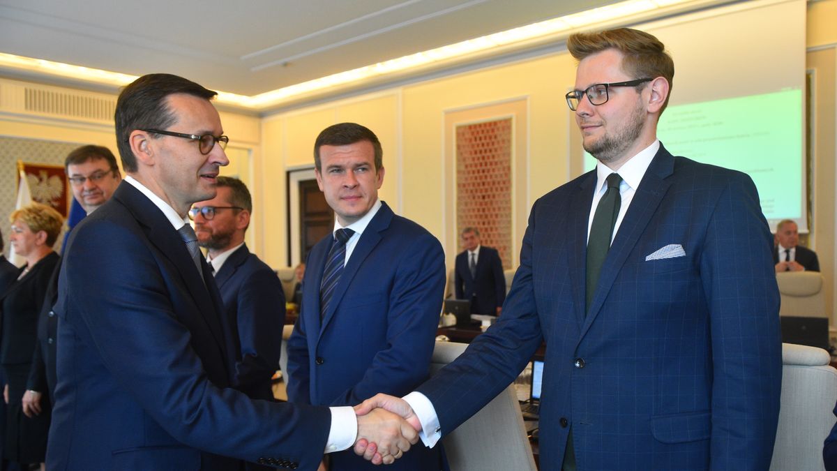 Michał Woś od 2 miesięcy jest ministrem środowiska. I od 2 miesięcy nie ma czym kierować