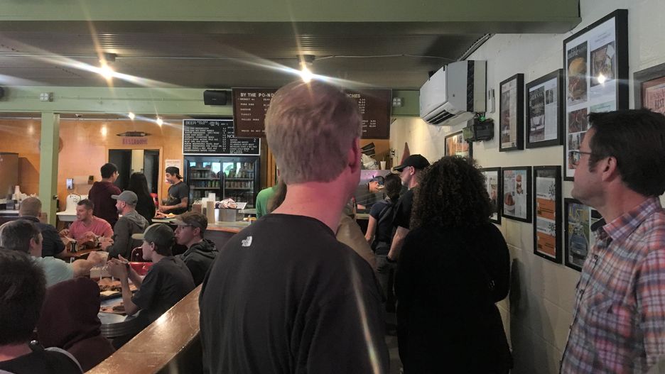 Klienci muszą stać w kolejce nawet przez 5 godzin