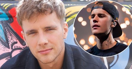 Maciej Musiał ściągnął koszulkę i wyeksponował misternie wyrzeźbiony brzuch. Fanki są wniebowzięte. Niektóre pomyliły go z Justinem Bieberem!