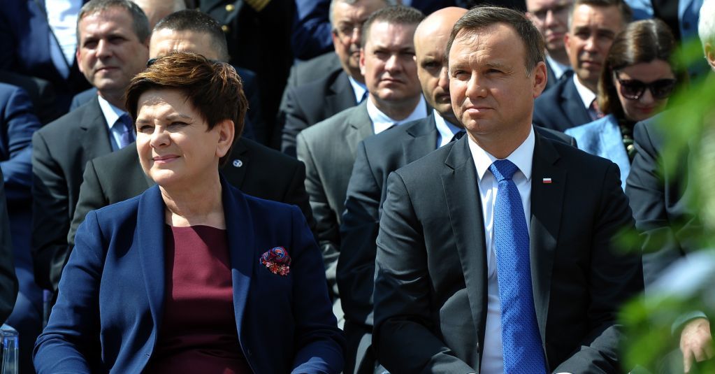 Szydło czy Duda? Oto komu Polacy ufają bardziej