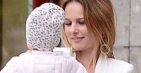 Paulina Sykut-Jeżyna i jej roczna córeczka Róża paradują w takich samych sukienkach! Co za słodki widok!