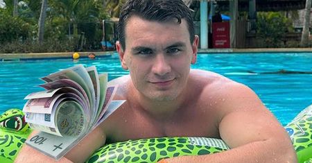 Conan nadaje z wakacji, a fan pyta: "Skąd masz hajs i wolne w szpitalu?". Odpowiedź taka, że nikt już nie napisze podobnych rzeczy