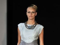 Emporio Armani - elegancja na lato 2011