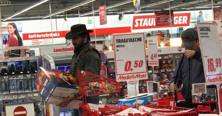 Kowboje zalali sklepy na całym świecie. Tak wygląda premiera "Red Dead Redemption 2"