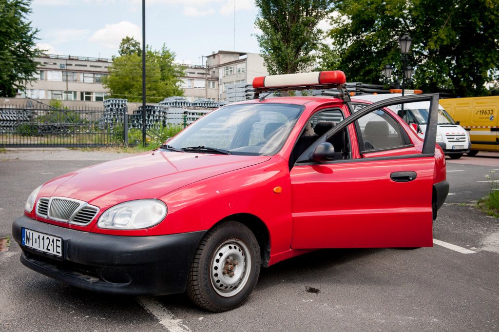 Daewoo Lanos należący do ZDM w Warszawie
