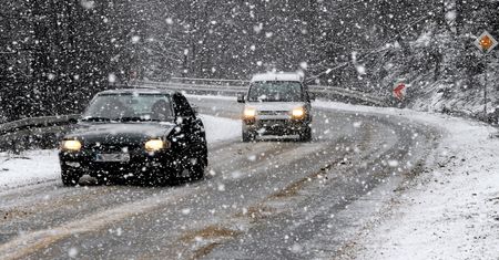 Alert dla kierowców. Drogowcy: jest ślisko i niebepiecznie