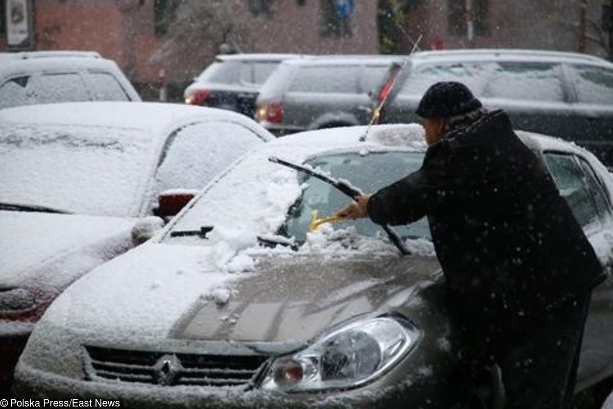 Niemal w całej Polsce od rana pada śnieg. Wieczorem najmocniej sypać będzie w stolicy