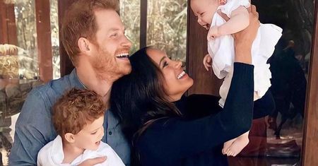 Na jaw wyszła prawda o SEKRETNYCH dzieciach Meghan i Harry'ego. Ich rodzina jest znacznie większa niż podawał dwór