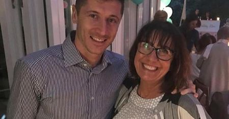 Co Robert Lewandowski robił w czasie finału Ligi Mistrzów? Zorganizował przyjęcie dla mamy z okazji Dnia Matki! Nie uwierzycie kogo ściągnął na prywatny koncert!