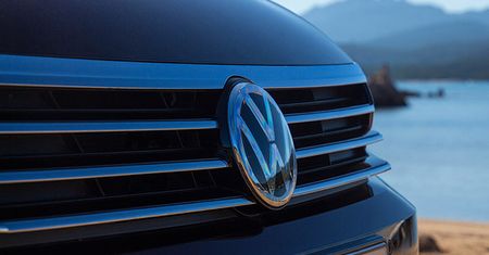 Volkswagen w listopadzie na minusie, a Skoda szykuje się do świętowania