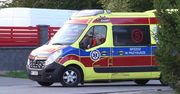 Tragiczny wypadek na Mazowszu. Dwoje dzieci wypadło z ciągnika, jedno z nich nie żyje.