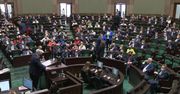 Marek Suski w Sejmie o projekcie lex anty-TVN, na sali okrzyki “hańba”