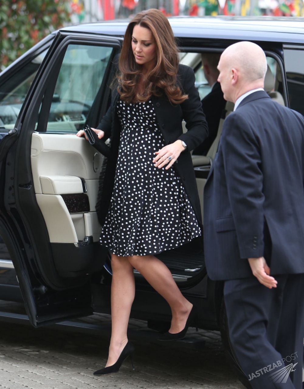 Kate Middleton
Screen z http://www.celebitchy.com