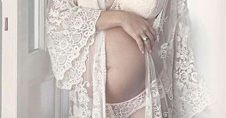 Z OSTATNIEJ CHWILI: Gwiazda TVN-u urodziła! Pochwaliła się obłędną sesją z noworodkiem i zdradziła płeć!