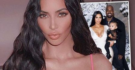 Świąteczna rodzinna sesja Kim Kardashian wywołała burzę w sieci! Poszło o North West!