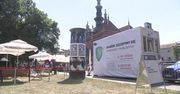 Plenerowy punkt szczepień na Jarmarku Dominikańskim. Wystarczy dowód i chwila cierpliwości.