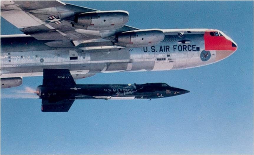 X-15 startuje po odłączeniu się od B-52