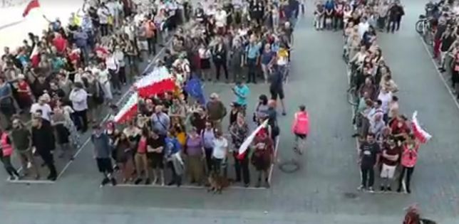 "Stawiamy weto". Rozpoczęła się demonstracja na Placu Zamkowym