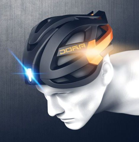 Kask z kierunkowskazami