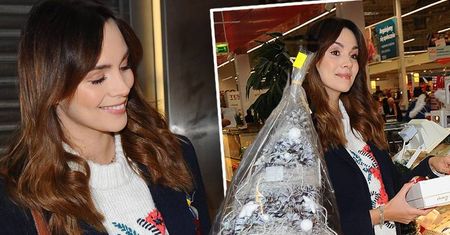 Paulina Krupińska świąteczne zakupy ma już za sobą! W uroczej stylizacji spacerowała po Pasażu Tesco i polowała na upominki!