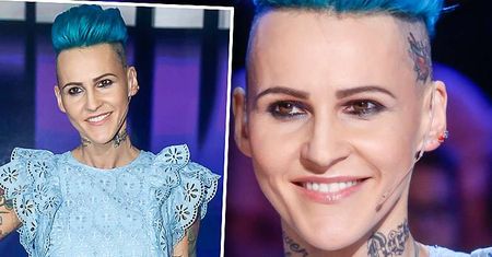 Cukierkowa Agnieszka Chylińska w dziewczęcej sukience brylowała w "Mam Talent"! Pokazała wszystkie nowe tatuaże oraz zgrabne nogi!
