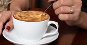 Szwedzi dodają do kawy całe jajko wraz ze skorupką. Efekt jest wprost niewiarygodny