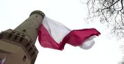 Największa flaga Polski zawisła w Świnoujściu.