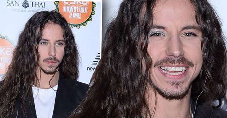 Michał Szpak w makijażu i skromnej stylizacji na imprezie radia Eska. Tak obcisłych spodni nie nosi nawet Małgorzata Rozenek!