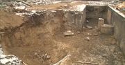 Śledczy opuścili miejsce, gdzie upadła rakieta. Po wybuchu pozostał potężny krater