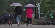 Deszczowa aura nad Bałtykiem nie zniechęca turystów