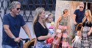 Joanna Krupa z mężem, córeczką i siostrą jak typowi turyści zwiedzają Starówkę. Asha skradła show