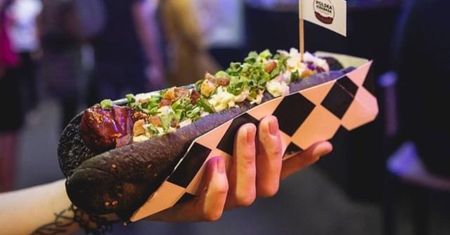 Najdroższy hot-dog w Polsce. Przy cenie złapiesz się za głowę, ale jeden składnik ją uzasadnia