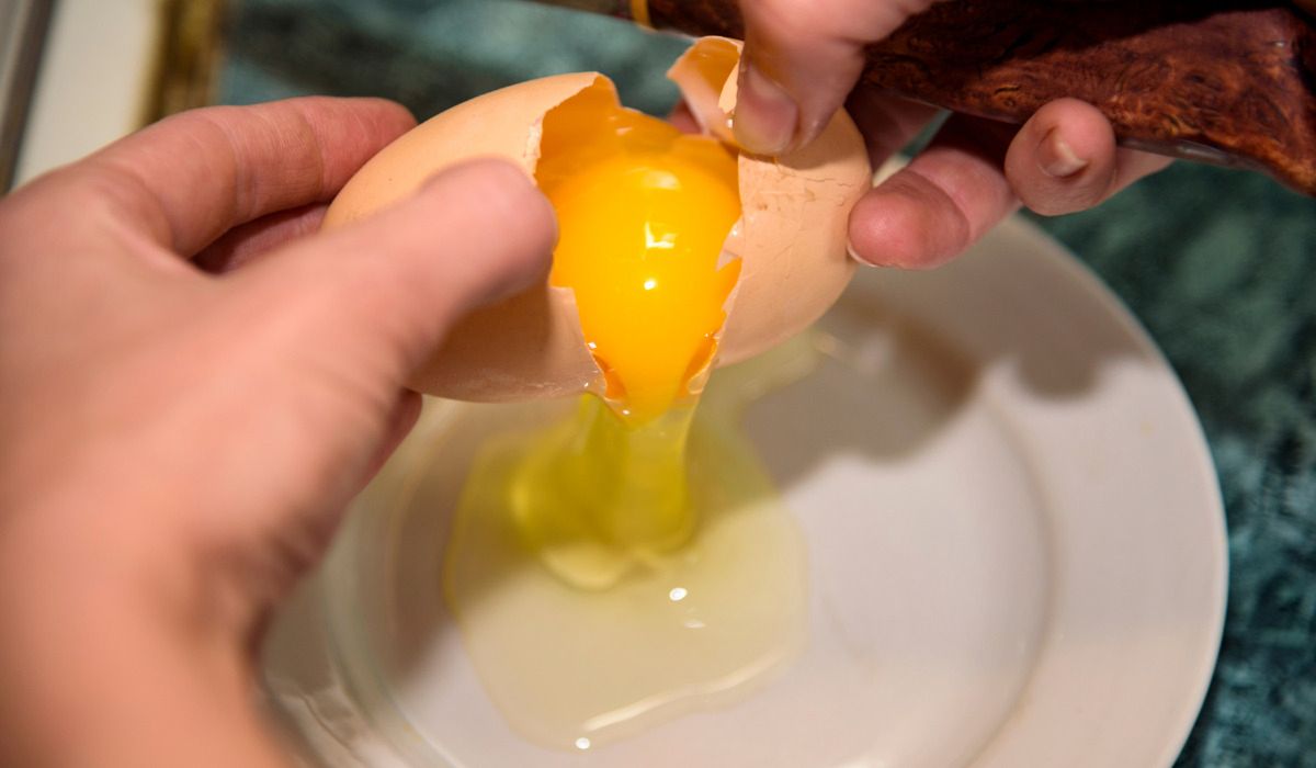 Dwa żółtka w jajku - Pyszności; foto: Canva