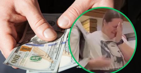 Kelnerka z konkretnego powodu dostała ogromny napiwek. Zachowanie jej szefa szokuje