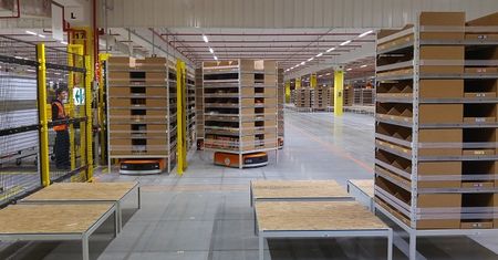Amazon wprowadził pierwszy taki system w Europie - zrobotyzowane centrum logistyczne