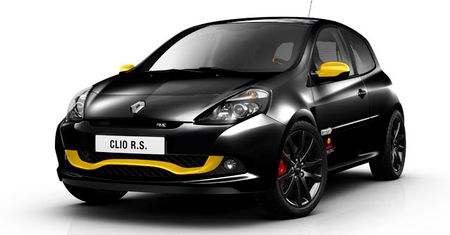 Pięć Renault Clio R.S. Red Bull Racing RB7 w Polsce