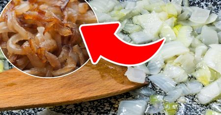 Do smażenia cebuli babcia zawsze dodaje szczyptę tej przyprawy. Efekt zaskoczy każdego