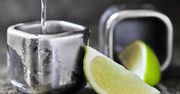 Metalowe kieliszki, które zmrożą alkohol
