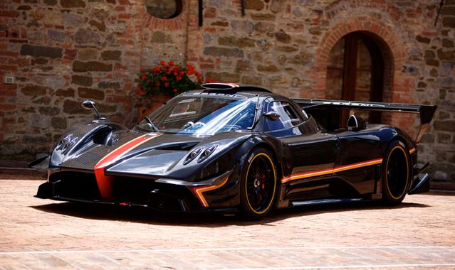 Pagani Zonda Revolucion: bestia na tor