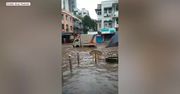 Monsun nawiedził Bombaj. Ulice zalała woda, a w mieście doszło do paraliżu komunikacyjnego.