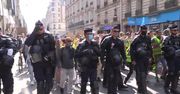 Paszport covidowy potrzebny do wejścia do centrów handlowych, pociągów i kin. Francuzi protestują.