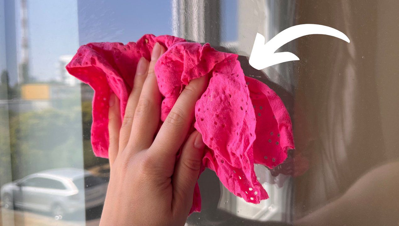Dodaj 1 silny składnik do wody, a skutecznie zmyjesz pyłki z okien. Bez szorowania i smug!