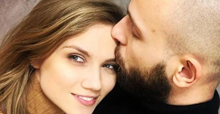 Ciężarna Agnieszka Kaczorowska figluje w łóżku z nagim Maciejem Pelą! Takiej intymnej wspólnej sesji nigdy nie mieli!