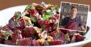 Orzeźwiająca sałatka z buraków od Karola Okrasy. Szef kuchni podbija jej smak ulubionym ziołem Polaków